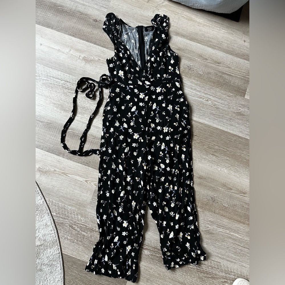 Vici Black Floral Romper. size M